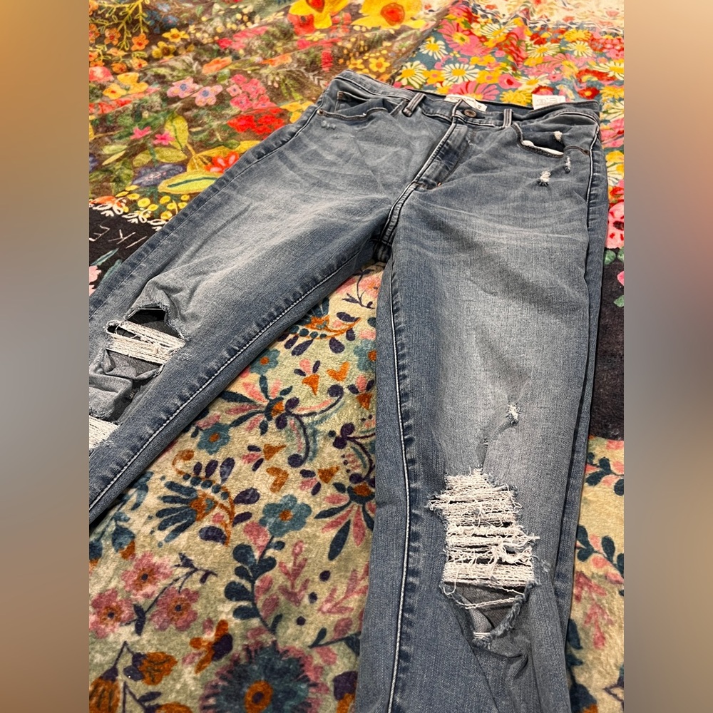 Abercrombie & Fitch Super Skinny High Rise Distressed Jeans - Picture 6 of 15